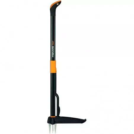 Xact Fiskars weeder removes weeds at the root